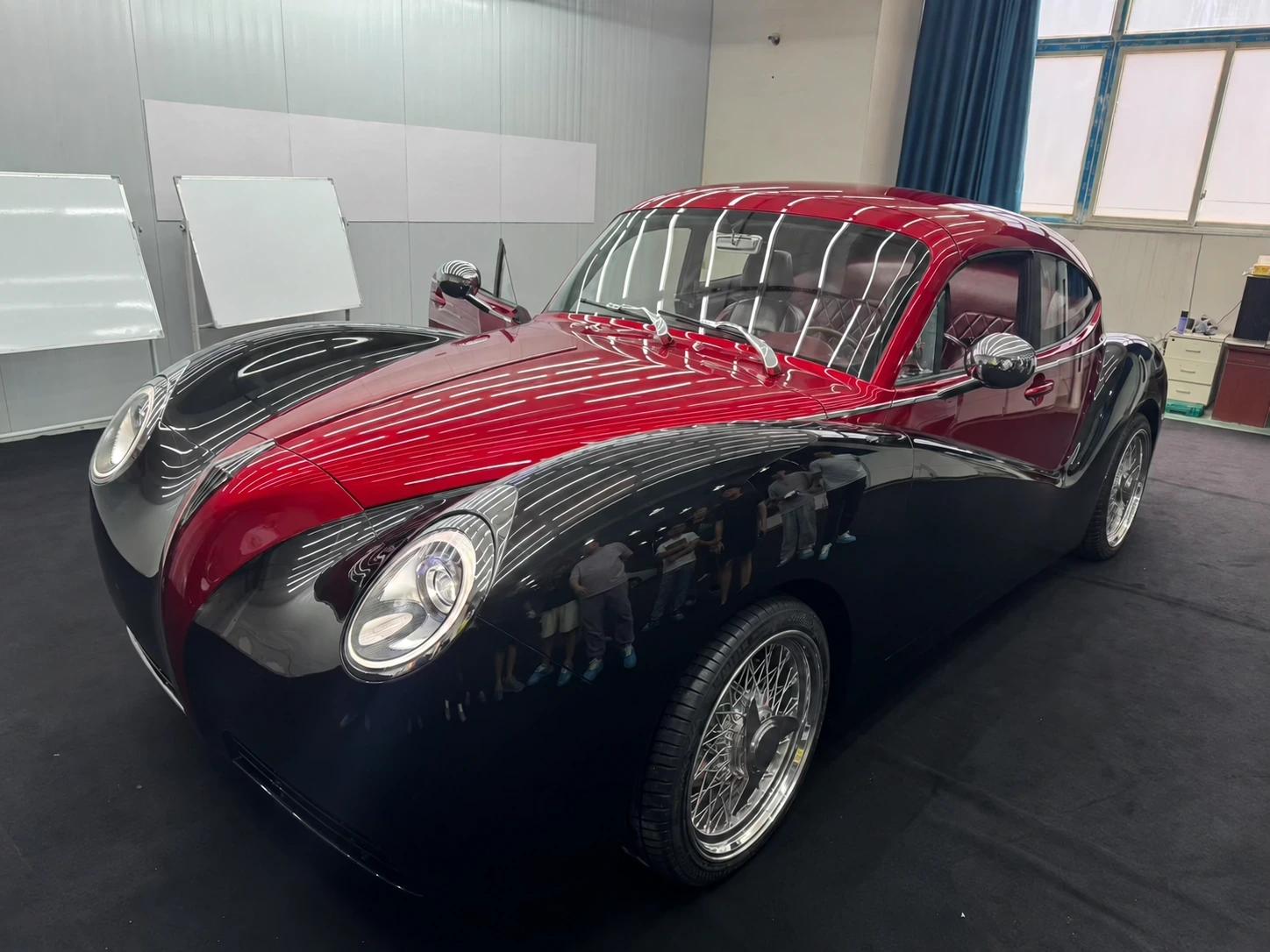 Model O1 front three-quarter photograph